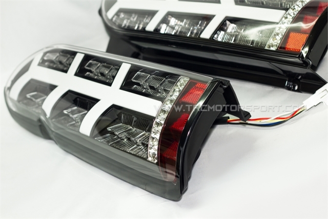 ไฟท้าย HIACE 2005-2010 Lamborghini STYLE LIGHTBAR LED โคมสีดำ งานนำเข้า